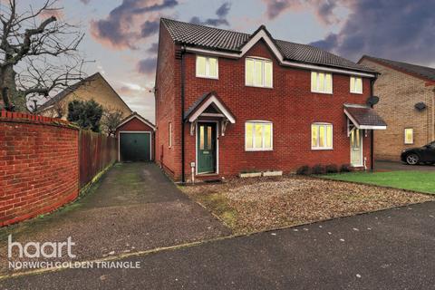 3 bedroom semi-detached house for sale, Speedwell Road, Wymondham