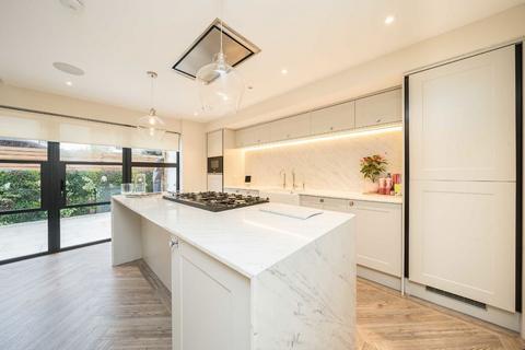 4 bedroom house for sale, Eccles Road, London SW11