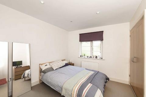 1 bedroom flat to rent, George Square, London SW19