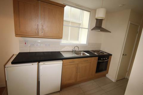 Studio to rent, Cheapside Chambers, 43 Cheapside, Bradford