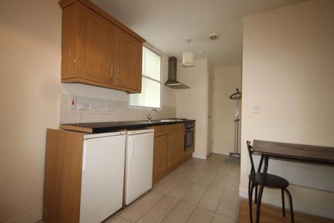 Studio to rent, Cheapside Chambers, 43 Cheapside, Bradford