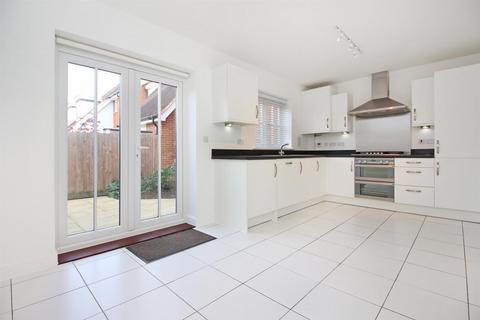 3 bedroom semi-detached house to rent, Woolmer Close, Canterbury