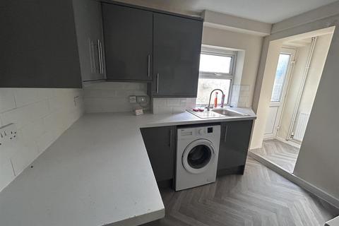 3 bedroom end of terrace house to rent, First Avenue, Chatham ME4