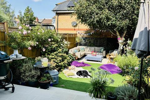 4 bedroom terraced house for sale, Franche Court Road, Earlsfield