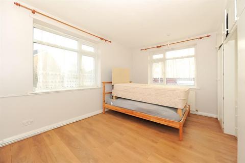 2 bedroom flat for sale, Victoria Road South Ruislip, HA4