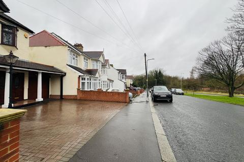 3 bedroom semi-detached house to rent, Roding Lane South, Ilford IG4