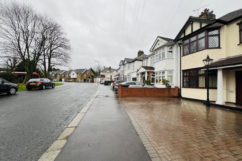 3 bedroom semi-detached house to rent, Roding Lane South, Ilford IG4