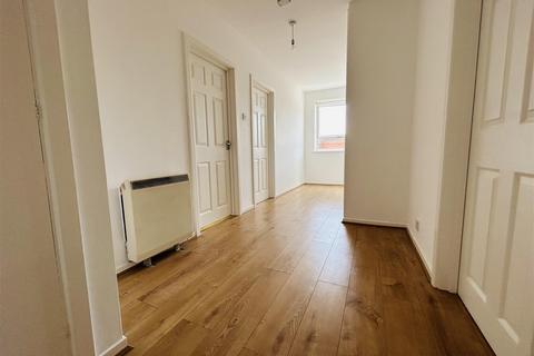 2 bedroom flat to rent, 90B Trysull Road, Bradmore