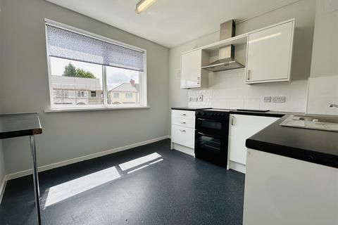 2 bedroom flat to rent, 90B Trysull Road, Bradmore