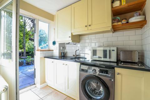 25 Augusta Avenue, Northampton, NN4 0XP