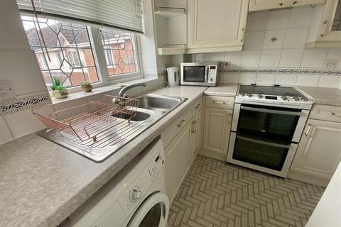 1 bedroom flat to rent, Drayford Close, Manchester