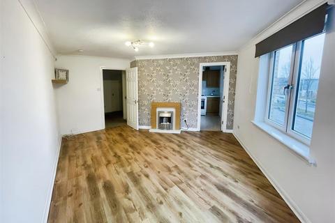 2 bedroom flat to rent, Glasgow Road, Clydebank G81