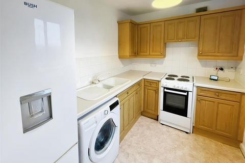 2 bedroom flat to rent, Glasgow Road, Clydebank G81