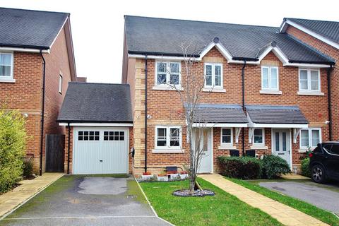 2 bedroom end of terrace house for sale, Noble Drive, Woking GU24