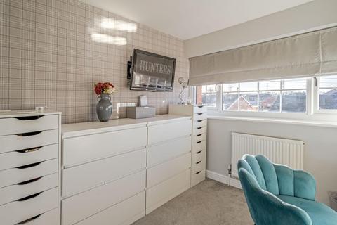 12 Clee View Road, Wombourne, Wolverhampton, WV5 0BD