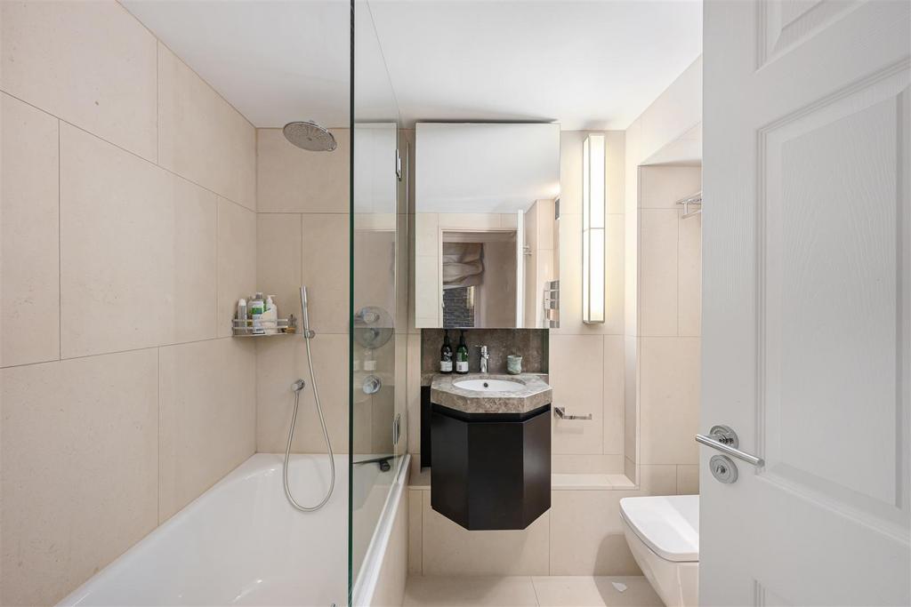 Flat 2, 18 Ennismore Gardens Hi-13.jpg