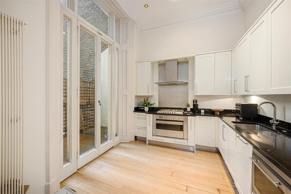 Flat 2, 18 Ennismore Gardens Hi-15.jpg