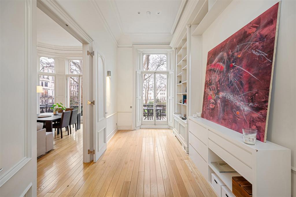 Flat 2, 18 Ennismore Gardens Hi-10.jpg