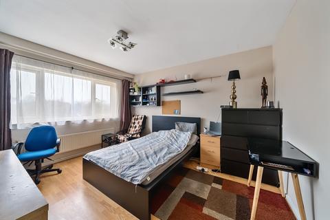 3 bedroom apartment for sale, Byron Way, Northolt, Middlesex