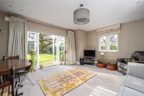 2 bedroom apartment for sale, Rouse Close, Weybridge, KT13