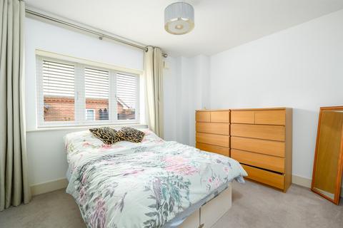 2 bedroom apartment for sale, Rouse Close, Weybridge, KT13