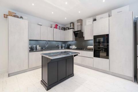 6 bedroom detached house to rent, Rundell Crescent, Hendon NW4