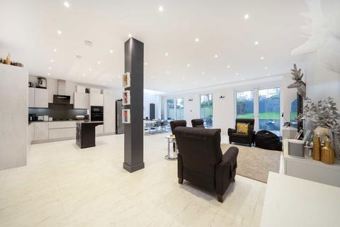 6 bedroom detached house to rent, Rundell Crescent, Hendon NW4