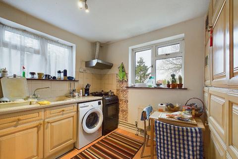 2 bedroom apartment for sale, London, New Eltham SE9