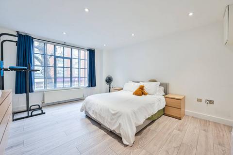 2 bedroom flat for sale, Tower Bridge Road, London Bridge, London, SE1