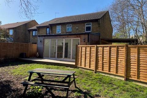 18 Adair Close, London, SE25 4HF