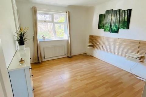 18 Adair Close, London, SE25 4HF
