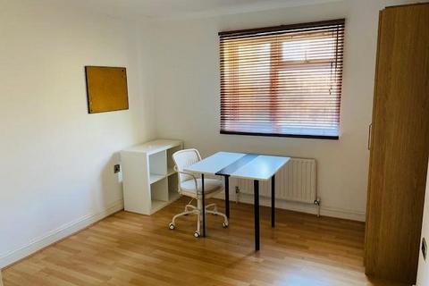 18 Adair Close, London, SE25 4HF