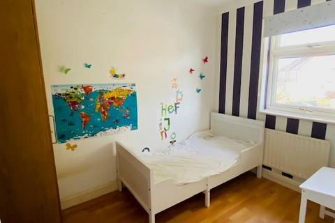 18 Adair Close, London, SE25 4HF