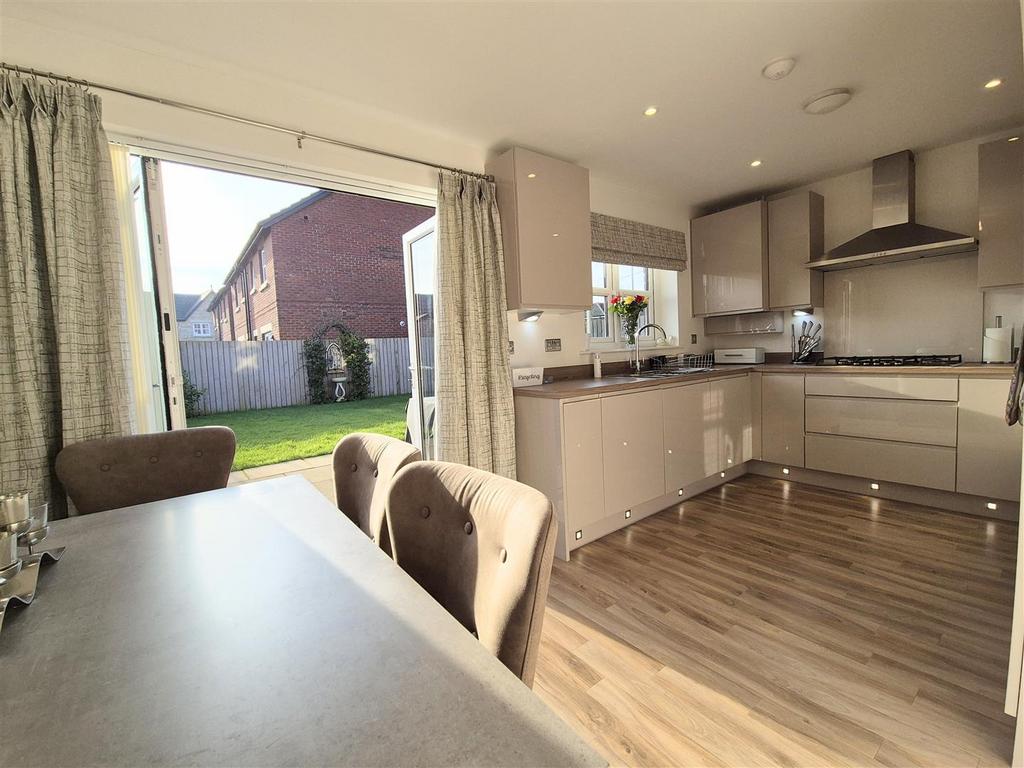Dining kitchen