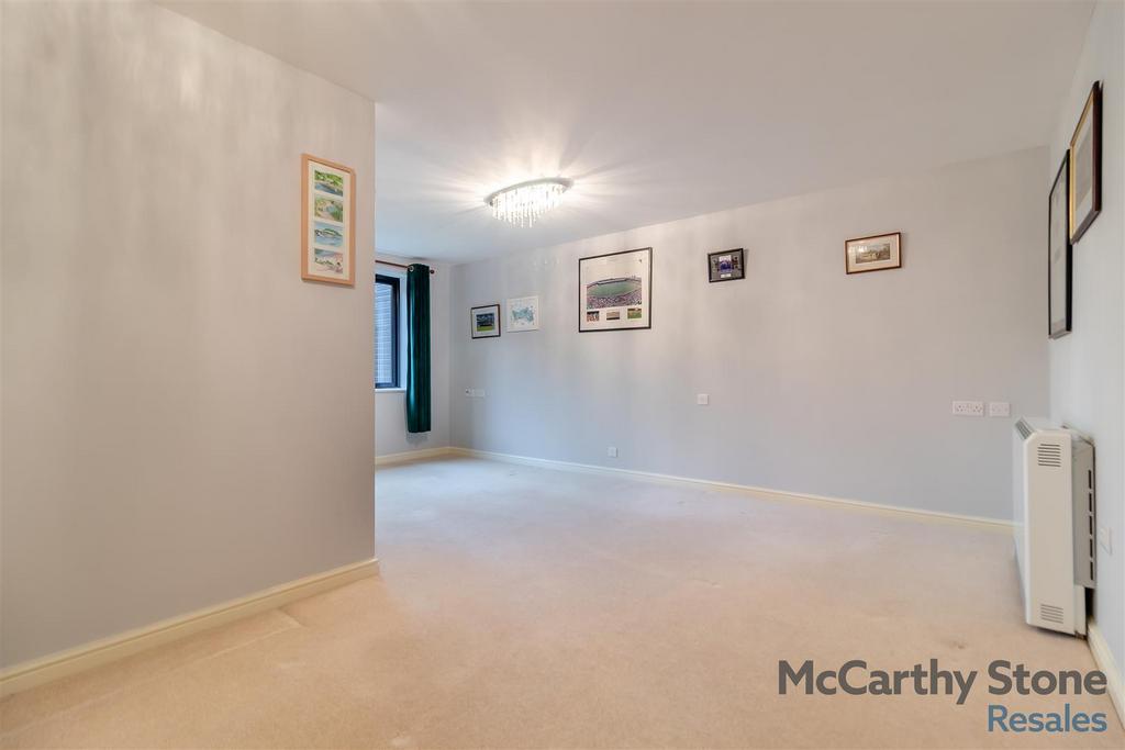8633491-interior01.jpg
