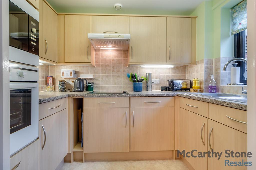 8633491-interior06.jpg