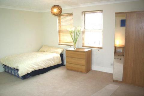 Studio to rent, East Hill Wandsworth