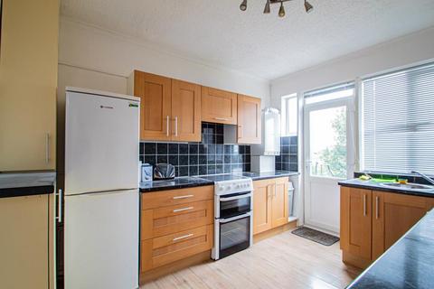 2 bedroom flat for sale, Manners Way, Southend-on-Sea SS2