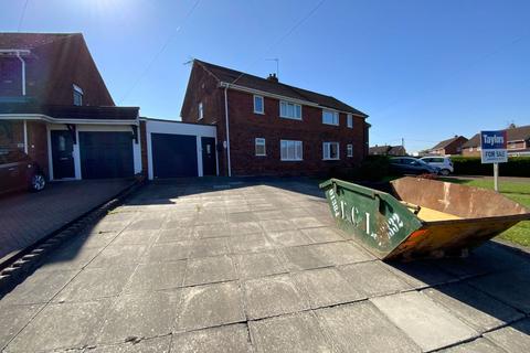 3 bedroom semi-detached house for sale - Bournes Hill, Halesowen B63