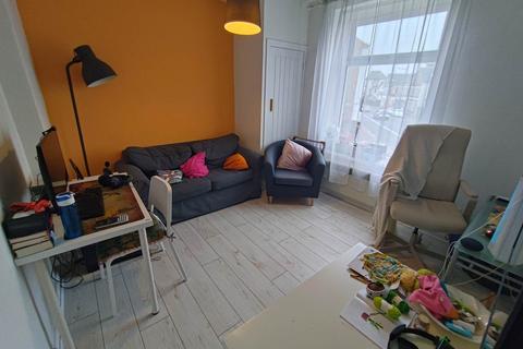 1 bedroom flat to rent, Violet Row, ,