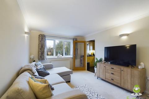 2 bedroom flat for sale, CANNOCK COURT, OLD WORTING ROAD, BASINGSTOKE, HAMPSHIRE, RG22