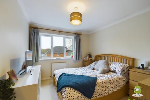 2 bedroom flat for sale, CANNOCK COURT, OLD WORTING ROAD, BASINGSTOKE, HAMPSHIRE, RG22