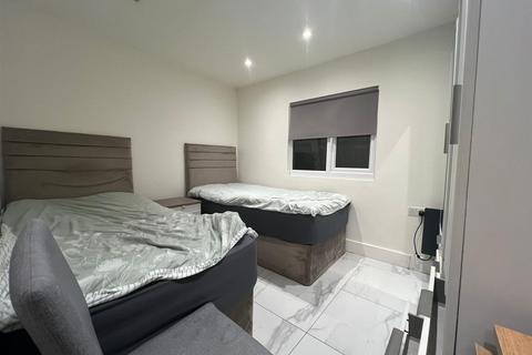 Studio to rent, Wentworth Road, London NW11