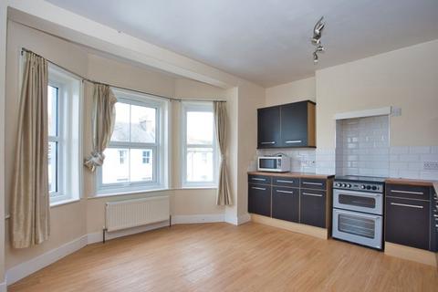 2 bedroom maisonette to rent, Dover Road, Folkestone, CT20