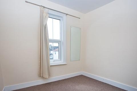 2 bedroom maisonette to rent, Dover Road, Folkestone, CT20