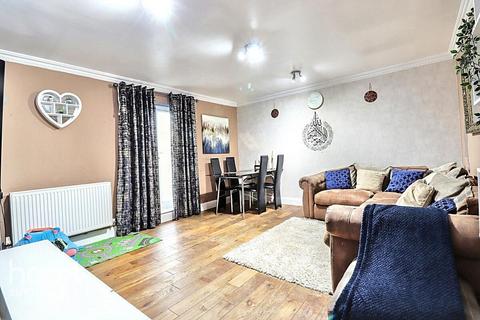 2 bedroom flat for sale, Heron Close, Sutton