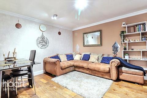 2 bedroom flat for sale, Heron Close, Sutton