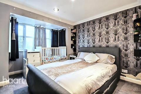 2 bedroom flat for sale, Heron Close, Sutton