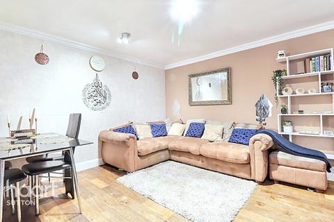 2 bedroom flat for sale, Heron Close, Sutton