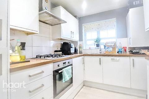 2 bedroom flat for sale, Heron Close, Sutton